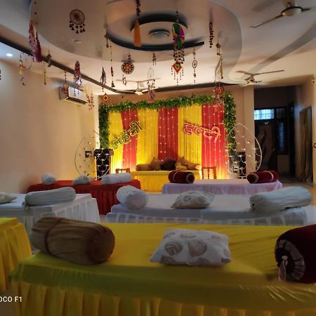 Surabhi Garden Inn Лакхнау Экстерьер фото