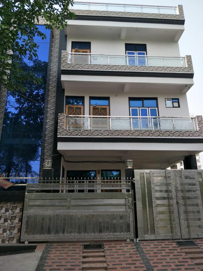 Surabhi Garden Inn Лакхнау Экстерьер фото