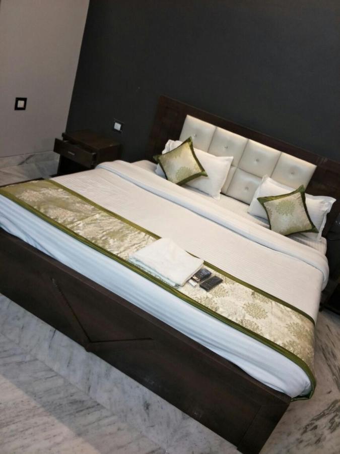 Surabhi Garden Inn Лакхнау Экстерьер фото