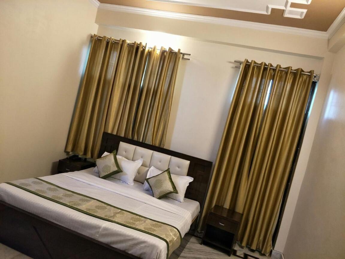 Surabhi Garden Inn Лакхнау Экстерьер фото